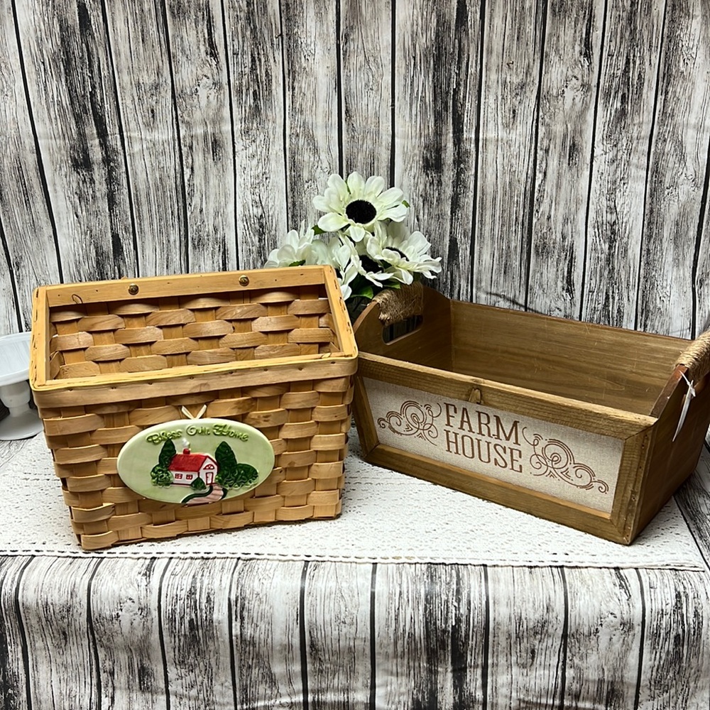 Set of 2 Country Wicker/Wooden Baskets